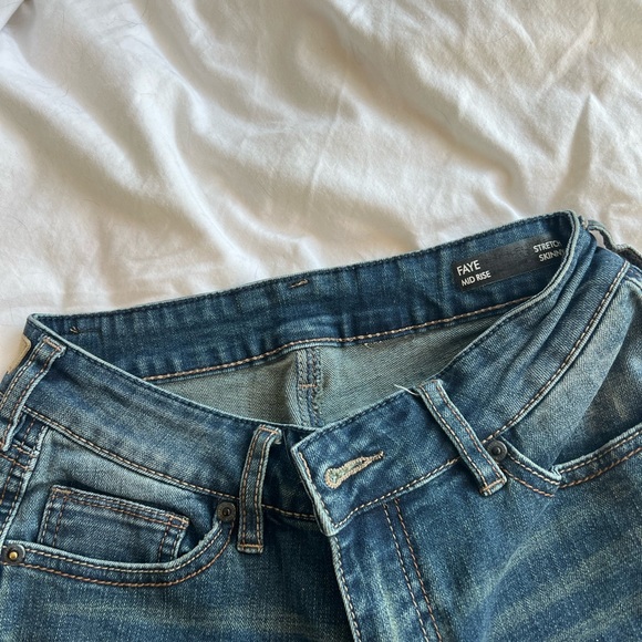 Buffalo Mid Rise skinny jeans with zip back pocket - Picture 2 of 5